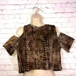 NWT LoveRiche Cold Shoulder‎ Knit Tee